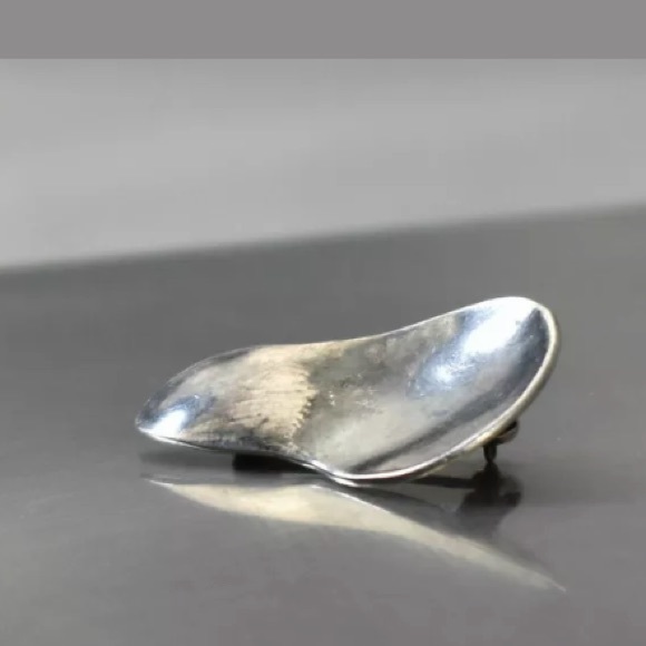 Vintage Jewelry - ✨5/$25 SALE✨ Sterling Vintage Brooch